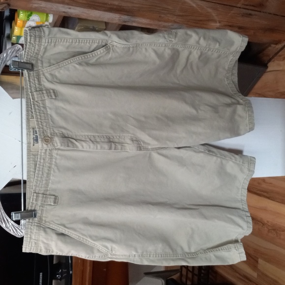 Wrangler Shorts Wrangler Loose Fit Khaki Shorts Sz 38 Poshmark